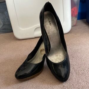 2/$20 Fioni Women’s Faux Patent Leather Pumps Size 7